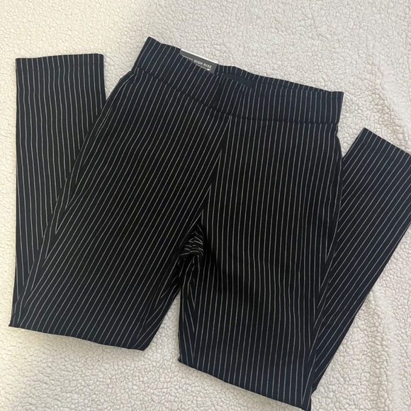 NEW with Tags ~ Women's Dress pants ~ Size 6 ~ Cropped/Stretch Fabric - Picture 6 of 6